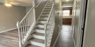 Charming Three Bedroom Columbia Townhome Gallery 1