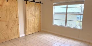 2/1 Riverfront Condo in Riverlanding Gallery 21