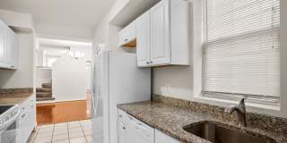 Cozy 2 BR 1.5 Ba Townhome by Patterson Park Gallery 8