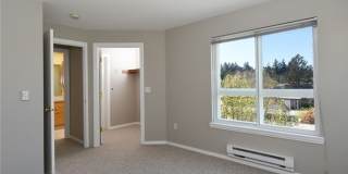 Top Floor 2bed/1.25bath Condo w/Secure Parking Gallery 9