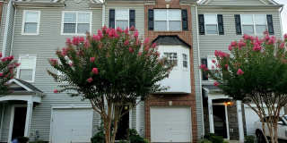 3 Bed, 3.5 Bath Townhome with Garage! Gallery 1