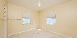 900 W Bloxham St Gallery 10