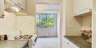 10401 GROSVENOR Place Gallery 12