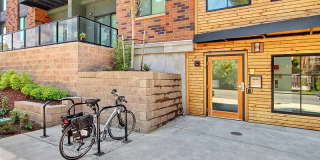 Redmond Square Gallery 16