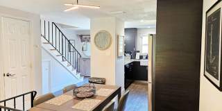 Seasonal Short-Term Venice Island Townhouse Steps from Venice Beach! Gallery 10