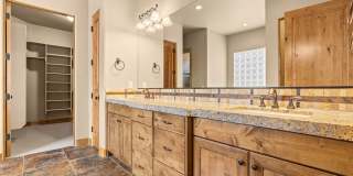 Beautiful Home in an Exclusive Gated Community Gallery 21
