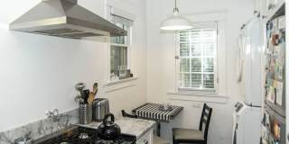 Adorable 1 bed / 1 bath Apartment in the Heart of Echo Park with In-Unit Laundry, Parking & Private Yard Gallery 16