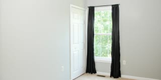 Charming End-Unit Townhouse in Mt. Airy Manor Community Gallery 10