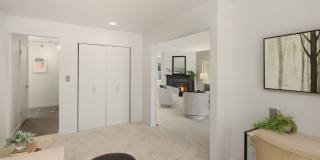 Top Floor Queen Anne Unit! (Beautiful views & 3 Parking Spaces) Gallery 14