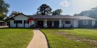 Recently remodeled South Tyler Home with Mother in Law Suite Gallery 1