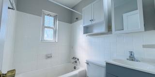 Beautiful Three Bedroom with Basement and Garage Gallery 8