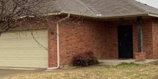 Very Nice 3 Bedroom 2 Bath Duplex With Storm Shelter in Mustang Schools Very Nice 3 Bedroom 2 Bath Duplex With Storm Shelter in Mustang Schools Gallery 1