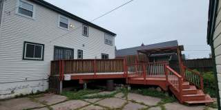 AVAILABLE September 1st- 4 Bed 3 Bath w/ Spacious Back Deck - SHORT TERM LEASE TILL END OF APRIL Gallery 33
