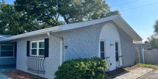 Convenience in Largo/Clearwater 2/1 Triplex Apt Convenience in Largo/Clearwater 2/1 Triplex Apt Gallery 1