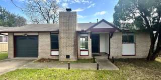 3BR Home with Fireplace, Hardwood Floors & Large Backyard 3BR Home with Fireplace, Hardwood Floors & Large Backyard Gallery 1