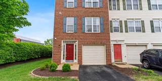 45426 Clarkes Crossing Square Gallery 1