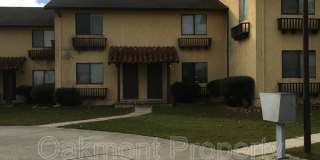 2831 Breezewood Avenue Gallery 1