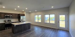 LAKE VIEW- 3 Bedroom Condo Gallery 23