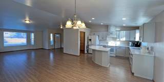 Price Drop!-Exceptional 2200 sq ft Three Bedroom 2 Bath Rambler in Fed Way - with A/C Gallery 8