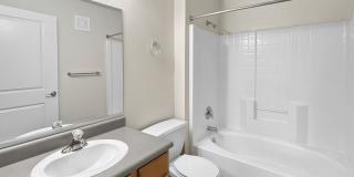 Grand Lakeside Escape: Spacious 3-Bedroom Retreat in Lakeshore Community Grand Lakeside Escape: Spacious 3-Bedroom Retreat in Lakeshore Community Gallery 28