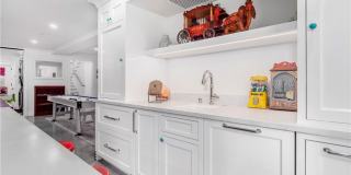 3403 Laurel Avenue Gallery 58