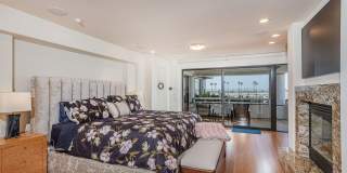 Exquisite Waterfront Gem. Gallery 23