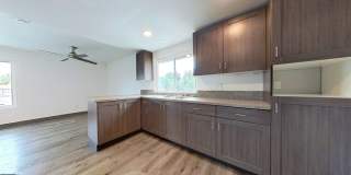 Large Two Story 8 Bed 4 Bath Home Near Campus!! Gallery 14