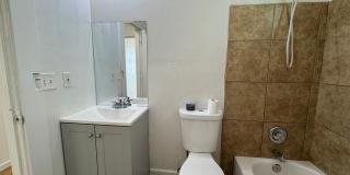 Cute 2 Bedroom, 1 Bathroom Cottage Gallery 16