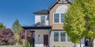 3 Bedroom/ 2.5 Bath Beautifully Designed Townhome Now Ready! Gallery 1