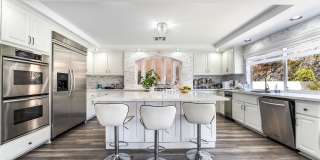 Luxury Living in Guard-Gated Royal Highlands! Gallery 9