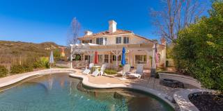 Luxury Living in this Stunning Pool Home! Gallery 10