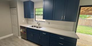 Newly renovated, WOW this will rent quick! Gallery 10