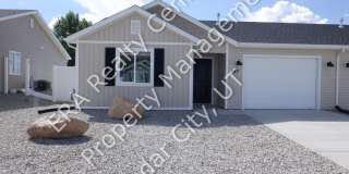 Move-in Bonus! - 3 bedroom - 2 Bath - Single Level Twin Home Gallery 1