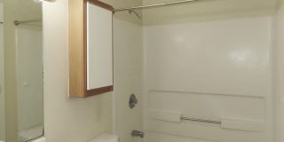 400 Summerwalk Circle Gallery 11