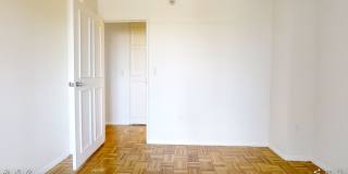 Luxury 2-Bedroom, 1.5-Bathroom Apartment - Pets Welcome! Heat/Hot Water Included Gallery 11