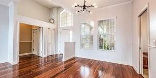 Captivating 4 Bedroom, 2 bath Pool/Lake home Gallery 11