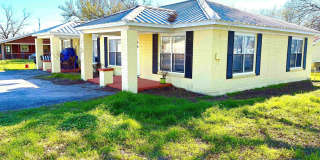 800 S Vanderveer Gallery 1