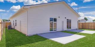 Beautiful Three Bedroom, Two Bathroom Gallery 27