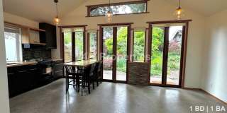 Beautiful 1 BD | 1 BA ADU with Driveway Parking - Milwaukie Gallery 1