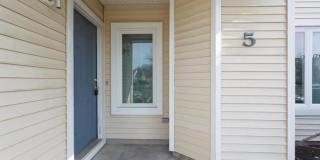 Crestwood 2 bed Condo Available September 1 Gallery 12