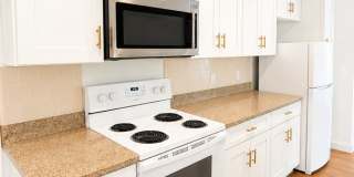 Black Mountain Garage Apartment- One occupant only! 6 Month Lease! Gallery 5