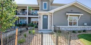 Move-In Ready 3-Bedroom Townhome with Garage  Modern Finishes in Loveland! Gallery 1