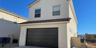 Desert Color Home -  Internet Included! Gallery 4