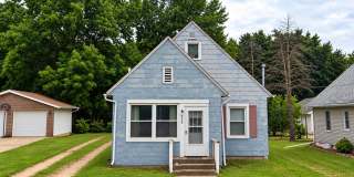 Charming 2-Bedroom Home with Garage, Basement & Porch in Clinton, IA Gallery 1