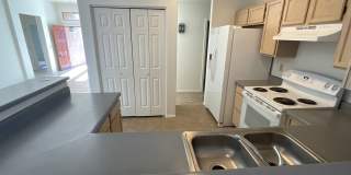 Convenient Eastside location on cul-de-sac Gallery 16
