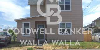 House with fenced backyard! Gallery 1