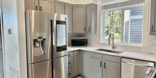 Modern 3 bedroom, 2.5 bathroom Townhome in Mapleleaf! Gallery 4