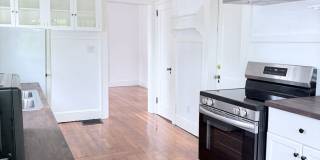 West Asheville Bungalow. 2 bedrooms, 1 bathroom. Great location! Gallery 8