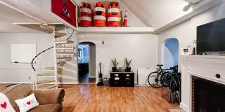 PRELEASING for AUGUST! Close to Campus Gallery 6