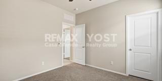 Beautiful Kitchen, Open Layout, and Room to Relax! Gallery 16